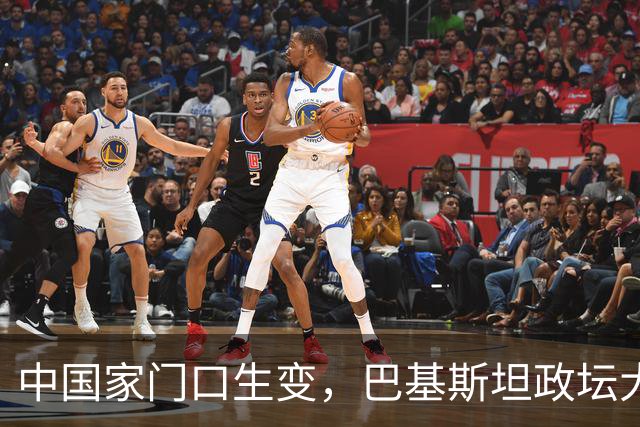 中国家门口生变，巴基斯坦政坛大乱，解放军出兵，中式新装备亮相